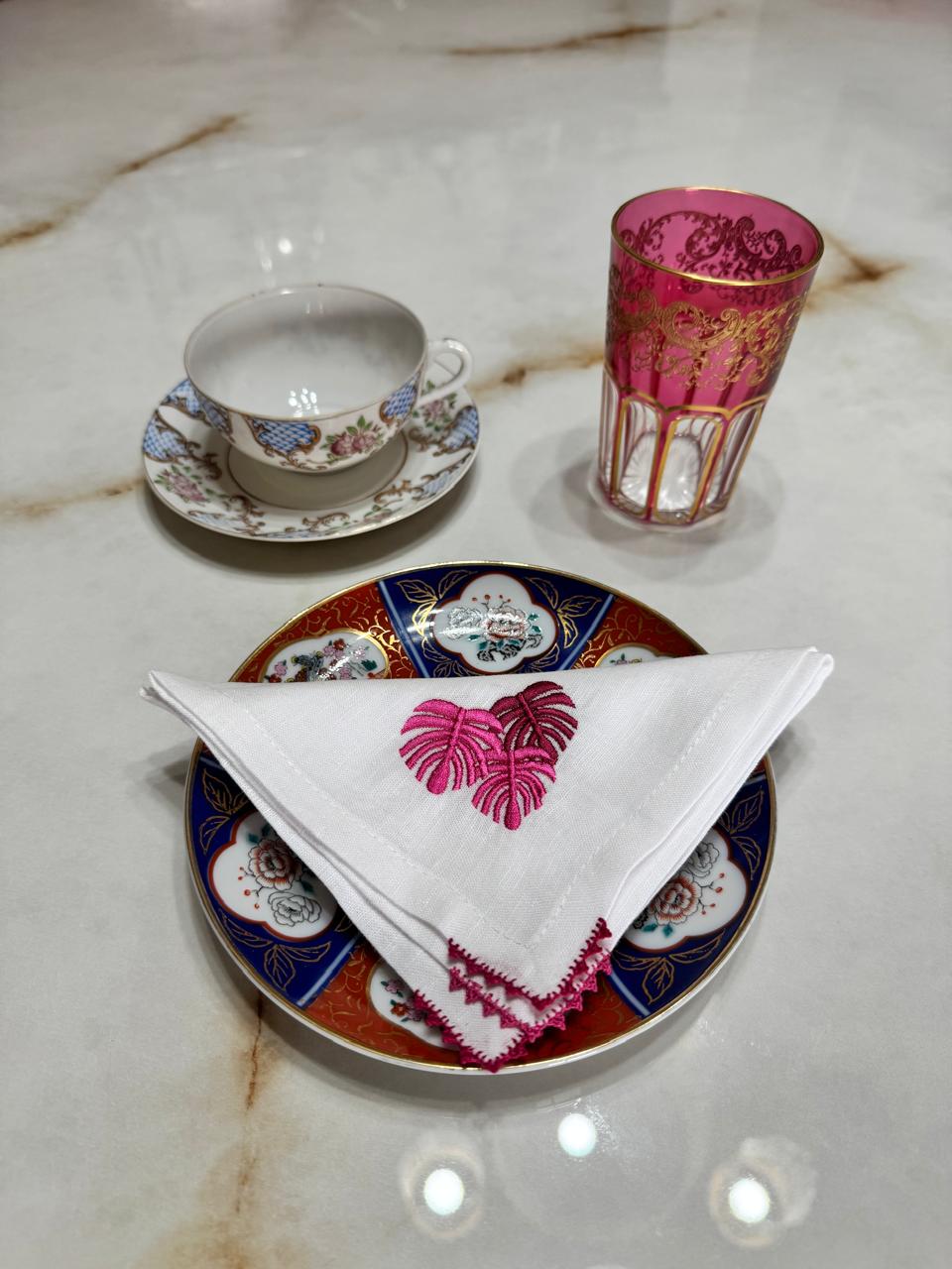 Serviettes à thé brodées